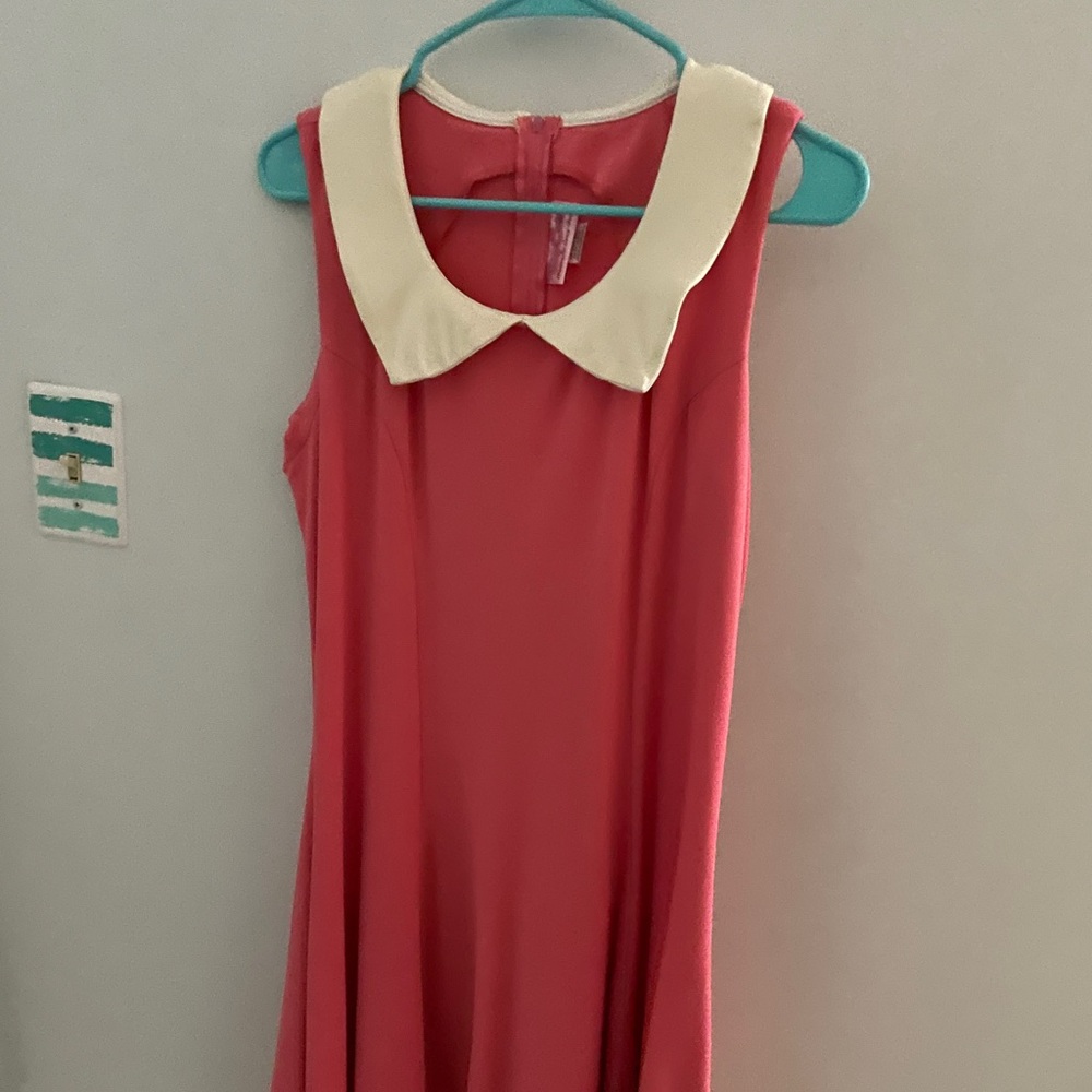Pink Pin Up Girl dress. Like new, cute white collar. Size XXL